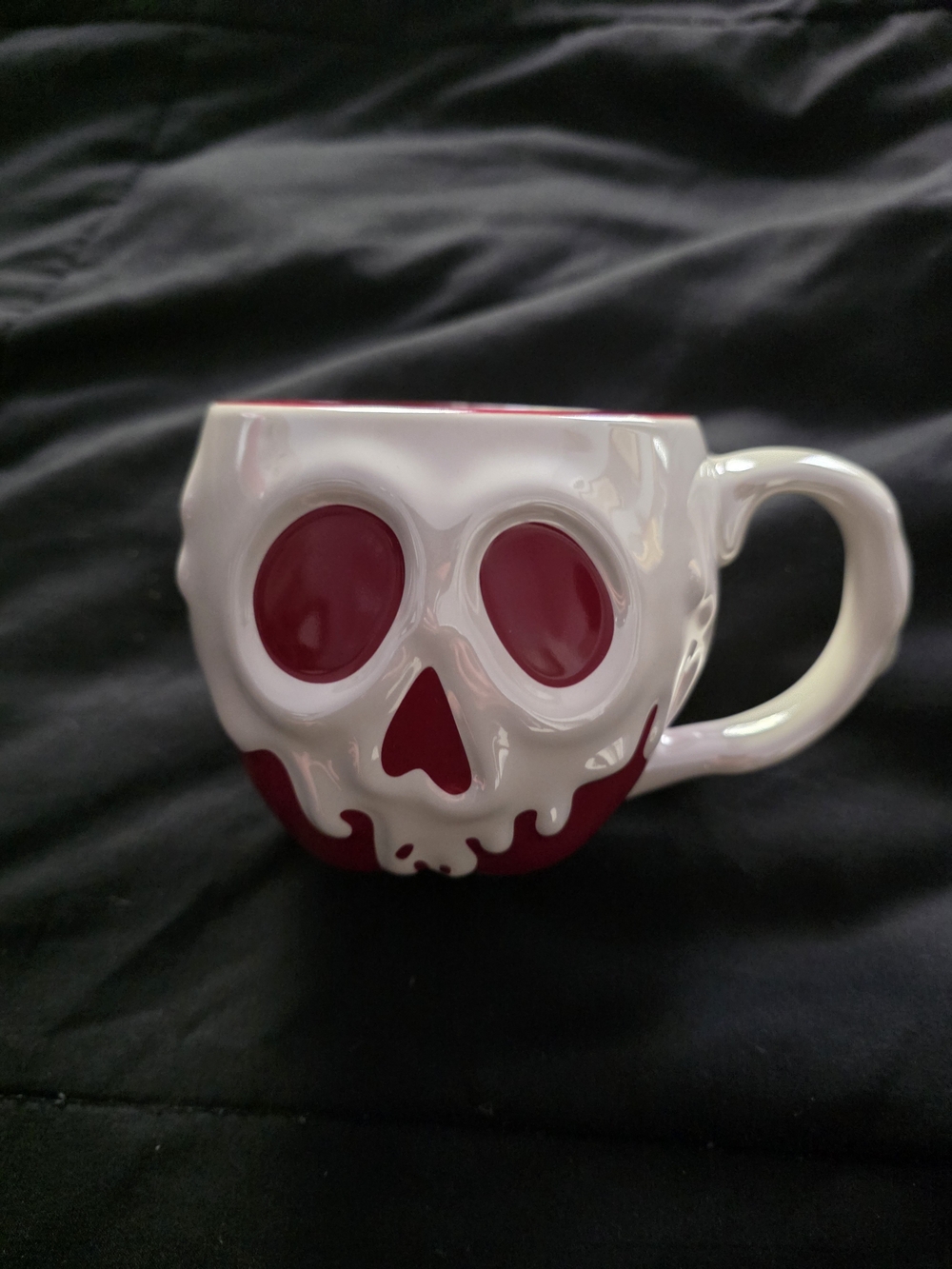 🍎 Disney Snow White Poison Apple Sculptured Mug 💀